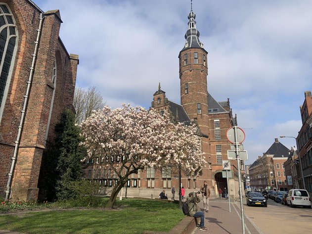 Buiten het Provinciehuis 'een nieuwe lente in 2023'