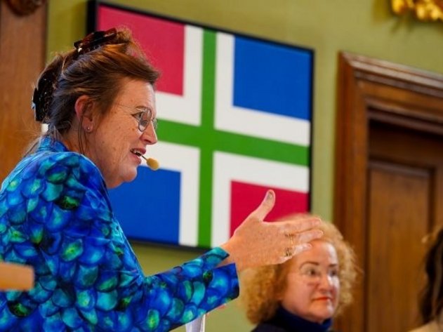 Karin Kalverboer bij een ZIF-symposium in het provinciehuis