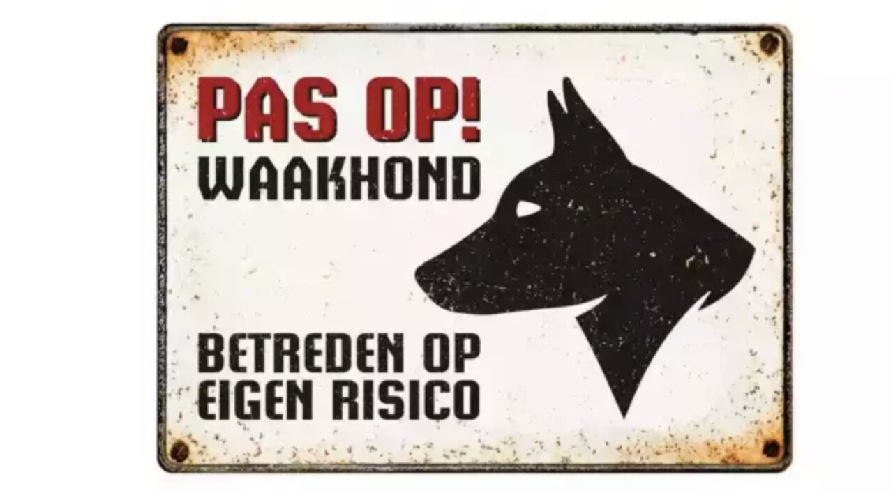 bord met "pas op waakhond, betreden op eigen risico"